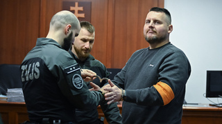 Proces s Danielom Bombicom sa začal. Obžalovaný z extrémizmu a obťažovania tvrdí, že je nevinný a ide o nedorozumenie