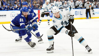 NHL: Defenzívna bitka v prospech Tampy. Černák rozdal päť bodyčekov a pomohol k výhre
