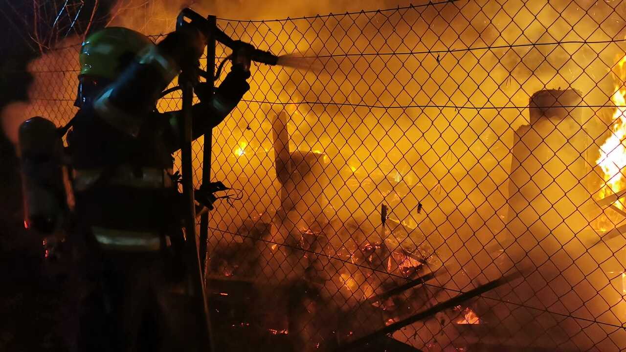 poziar chatky kosice hasici ohen hasenie