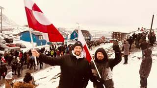 Trump nechtiac poskytol nenápadnej grónskej kapele popularitu. Spievať po anglicky nezačneme, odkazujú