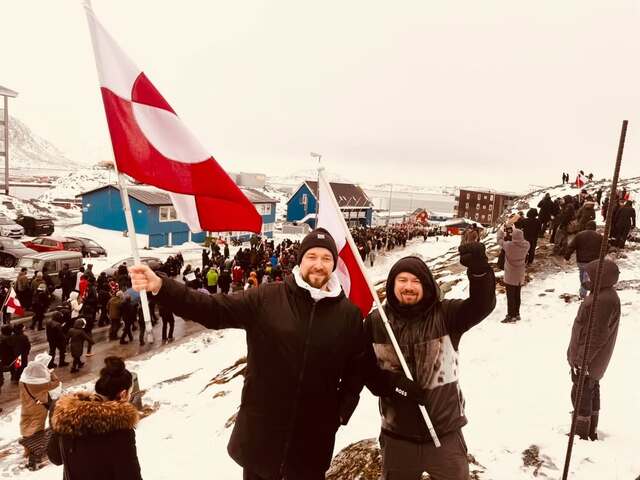 Trump nechtiac poskytol nenápadnej grónskej kapele popularitu. Spievať po anglicky nezačneme, odkazujú