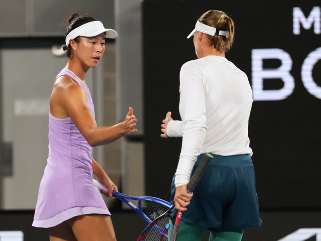 O titul v ženskej štvorhre na Australian Open si zahrajú Čang s Mertensovou. Vo finále narazia na Kruničovú a Danilinovú