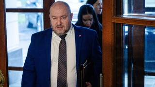 Futbalový zväz prišiel o štátne peniaze. Minister Huliak podpísal dočasné pozastavenie, dôvodom sú výsledky kontroly