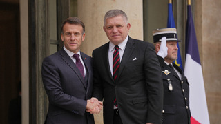 Fico a Macron ladili postoje v Paríži. Diskutovali o zbrojárstve, budúcnosti V4 a odlišných pohľadoch na Ukrajinu