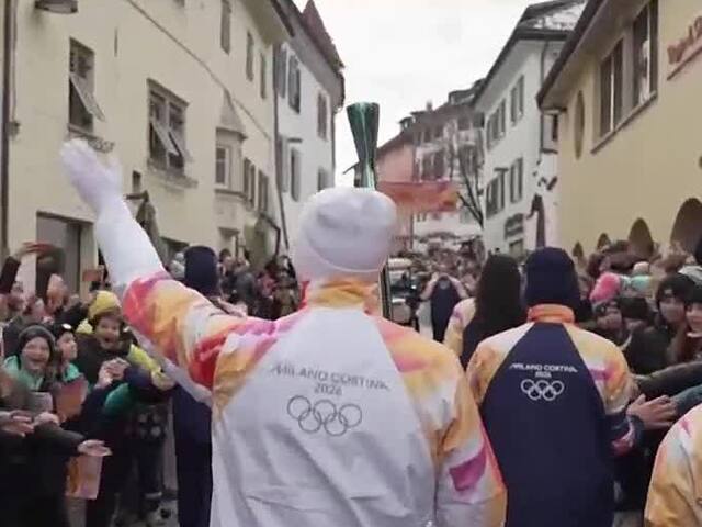 Olympijská pochodeň v Južnom Tirolsku. Štafeta mieri do Milána, kde 6. februára slávnostne otvoria zimné hry
