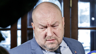 Podľa ministra Huliaka je SFZ pretekajúca a zapáchajúca žumpa. Prezidenta zväzu Kováčika vyzval na odchod z funkcie