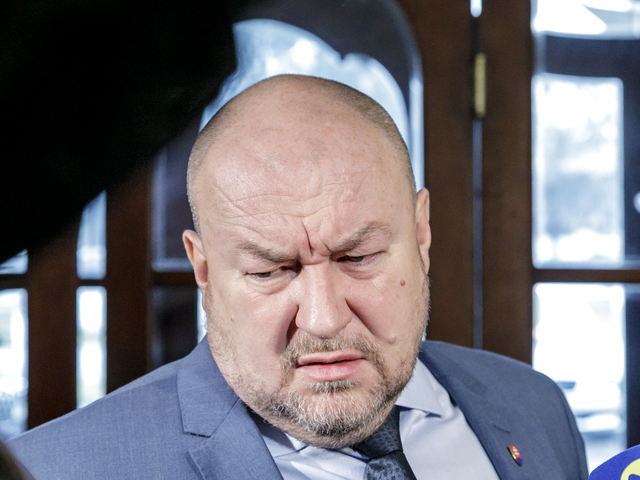 Podľa ministra Huliaka je SFZ pretekajúca a zapáchajúca žumpa. Prezidenta zväzu Kováčika vyzval na odchod z funkcie