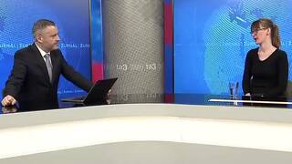 Vysvedčenia sú rozdané. Po trojročnej pauze sa vracajú polročné prázdniny, psychologička vysvetľuje ich význam pre deti