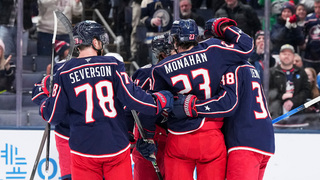 NHL: Coyle vybuchol hetrikom a asistenciou. Columbus zničil Chicago a poslal ho k piatej prehre za sebou