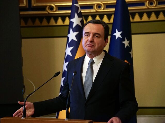 Kosovo má jasného víťaza predčasných volieb. Strana Sebaurčenie premiéra Kurtiho získala nadpolovičnú podporou voličov
