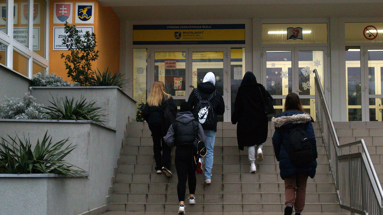 stredná škola školáci žiaci školák žiak Bratislava