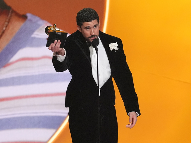 Móda na Grammy: Od pierok po tepláky. Čím zaujali svetové hviezdy hudobného neba?