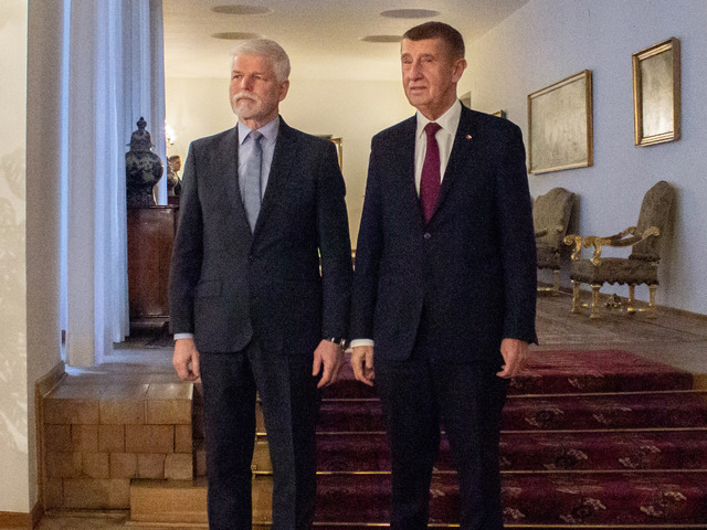 Po nevhodných SMS-kách a obvineniach z vydierania rokovali Pavel a Babiš za zatvorenými dverami