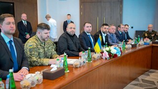 Abú Zabí opäť hostilo mierové rokovania. Vojna bude pokračovať, kým Ukrajina nepristúpi na naše podmienky, tvrdí Peskov