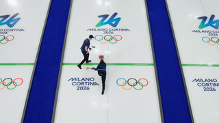 Olympiáda sa ešte nezačala, no už sa súťaží. Vyskytol sa prvý problém - štadión sa ocitol v tme