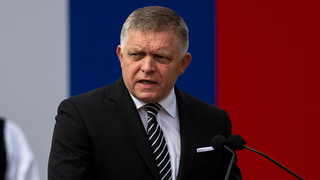 Fajčite si marihuanu a uznávajte 70 pohlaví, odkazuje Fico do Holandska. Premiér odmieta zasahovanie do suverenity SR