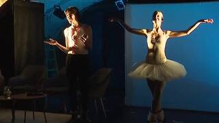 Kultúra ledva prežíva, na pomoc prichádza reklama. Známa banka spojila sily s divadlom na javisku