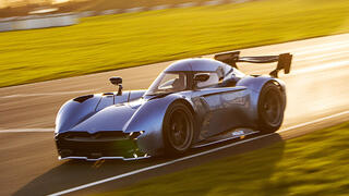 Elektrická raketa na kolesách! Extrémny McMurtry s výkonom 1000 koní predbehne aj F1