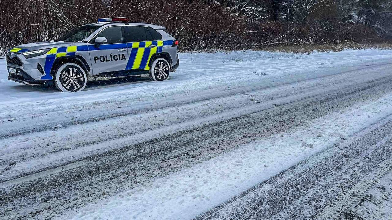 polícia hliadka policajné auto