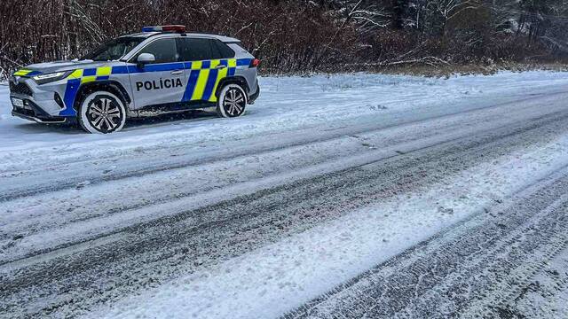 polícia hliadka policajné auto