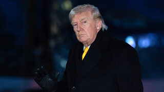 Tlak na Irán pred ďalšími rokovaniami. Trump zvažuje vyslanie druhej lietadlovej lode na Blízky východ