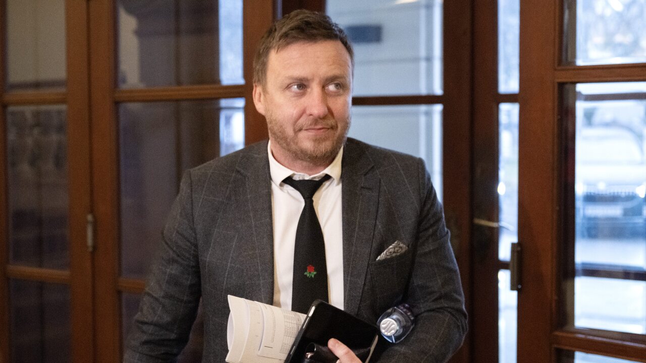 Kotlár pred rokovaním vlády opäť žiadal zákaz mRNA vakcín. Splnomocnenec ich označil za nebezpečné, no detaily tají