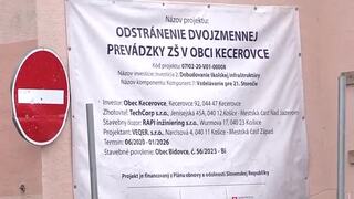 Škola v Kecerovciach je v slepej uličke, hrozí jej vrátenie miliónov. Starosta viní úrady, štát hovorí o zlyhaní obce