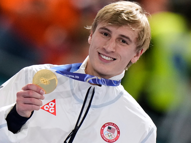 Americký rýchlokorčuliar Stolz získal zlatú medailu. V Miláne triumfoval novým olympijským rekordom