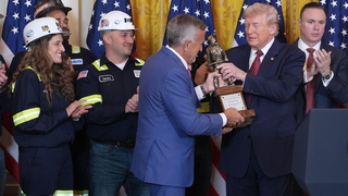 trump uhoľné elektrárne.jpg