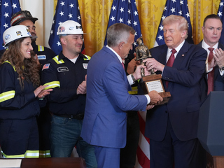 trump uhoľné elektrárne.jpg