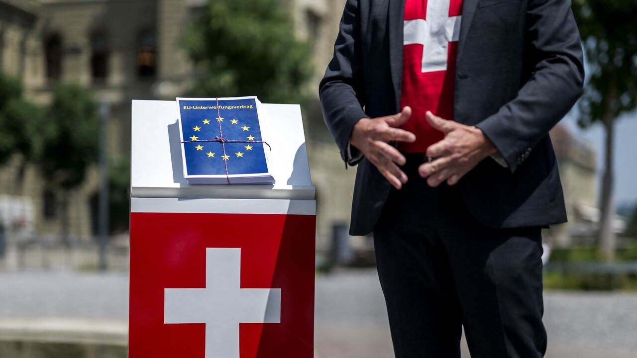 Desať miliónov a ani o jedného viac. Švajčiarska krajná pravica prichádza s referendom na „zastropovanie“ populácie