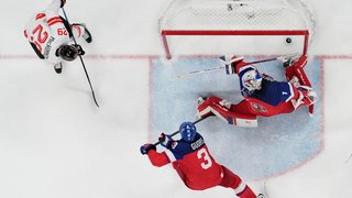 Demontáž Česka v réžii hviezd NHL. McDavid a Crosby dirigovali triumf Kanady, Dostál inkasoval päťkrát