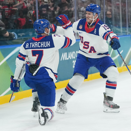 Brady Tkachuk  a Matthew Tkachuk USA hokej