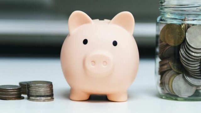 investovanie peniaze prasa pokladnička sporenie