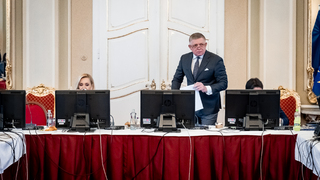 Vyhlásenie ropnej núdze, uvoľnenie zásob Slovnaftu či kontroly mimovládok. Zasadala vláda (+prehľad)