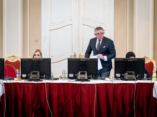 Vyhlásenie ropnej núdze, uvoľnenie zásob Slovnaftu či kontroly mimovládok. Zasadala vláda (+prehľad)