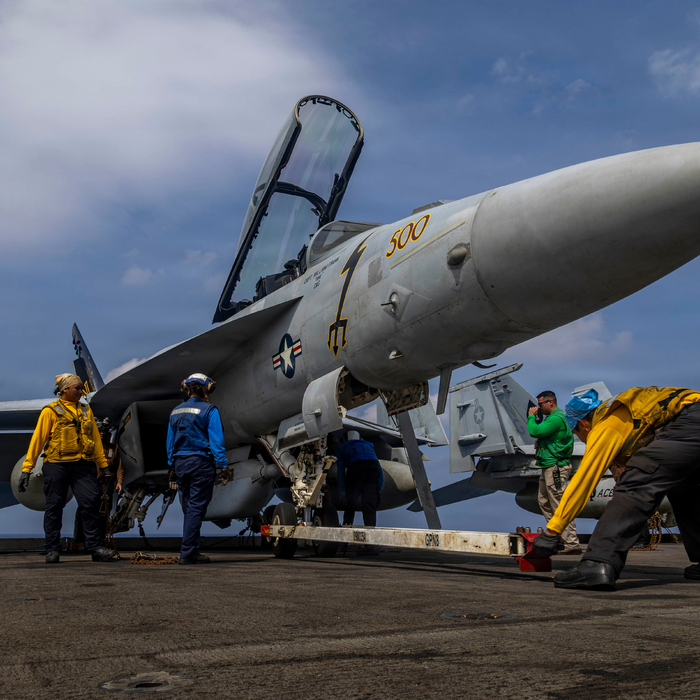 stíhačka na palube abraham lincoln.jpg