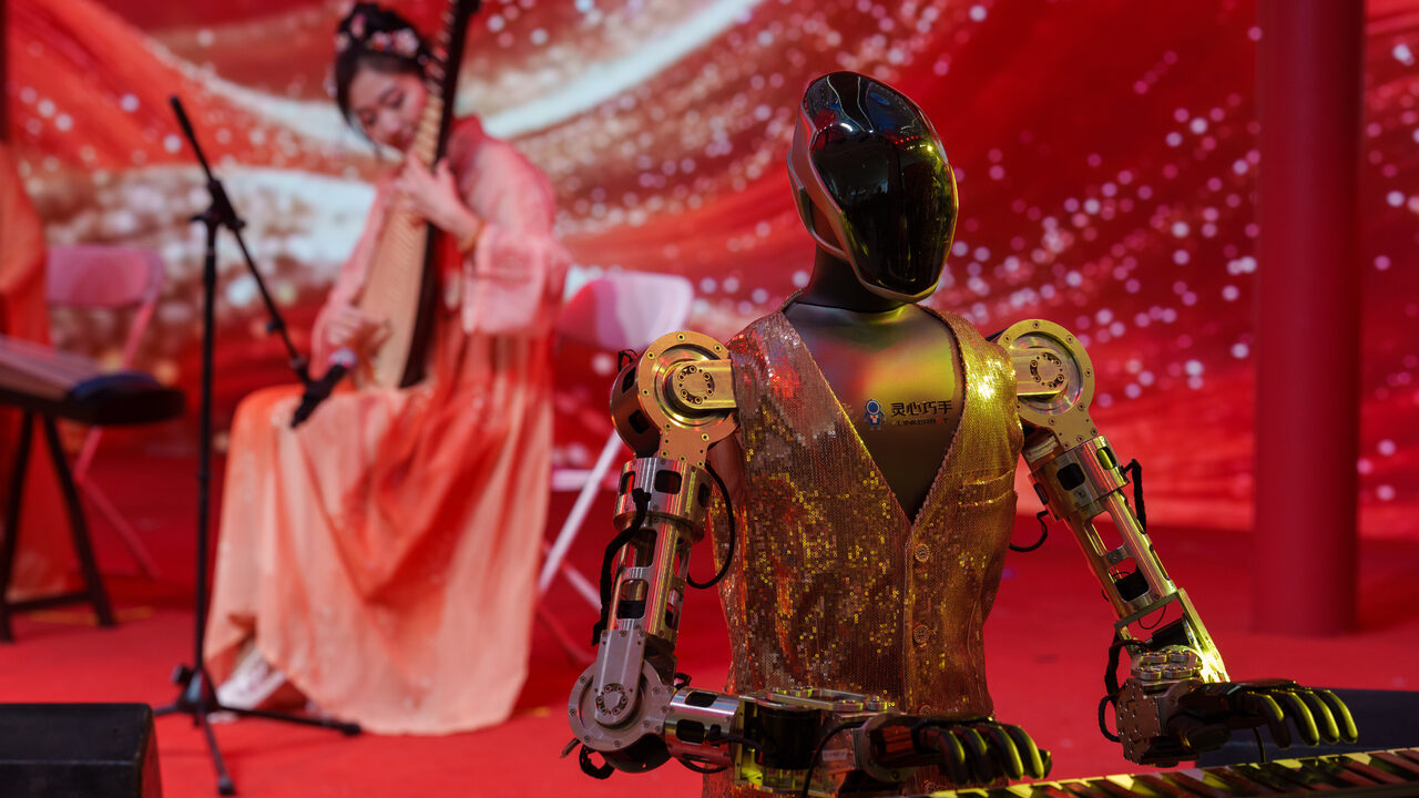 činsky nový rok roboti.jpg