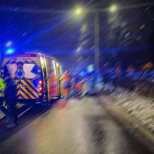 policia sanitka nehoda sneh buduci ilustrak?