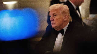 Trump kritizuje najvyšší súd za rozhodnutie o clách, mal by sa podľa neho hanbiť. Pohrozil tiež novými poplatkami