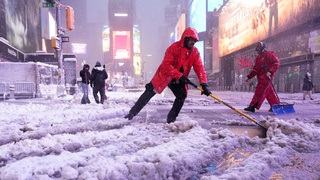 New York ochromila snehová búrka. Úrady vyhlásili stav núdze a varovanie vydali pre rekordných 40 miliónov obyvateľov