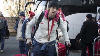 Zápas KHL hráči nedohrali, hru prerušili dronové útoky. Slovák Michal Čajkovský stihol streliť gól