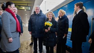 Európska únia si pripomína štvrté výročie ruskej invázie na Ukrajinu. Lídri dorazili do Kyjeva, stretnú sa so Zelenským