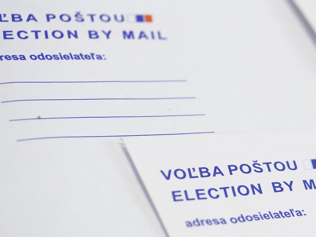 Hlasovaním „cez lístky“ sa dá manipulovať, tvrdí Fico a pripustil koniec voľby poštou zo zahraničia