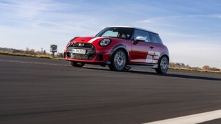Nové MINI oslavuje slávne víťazstvo: Špeciálna edícia pripomína triumf na legendárnej rely