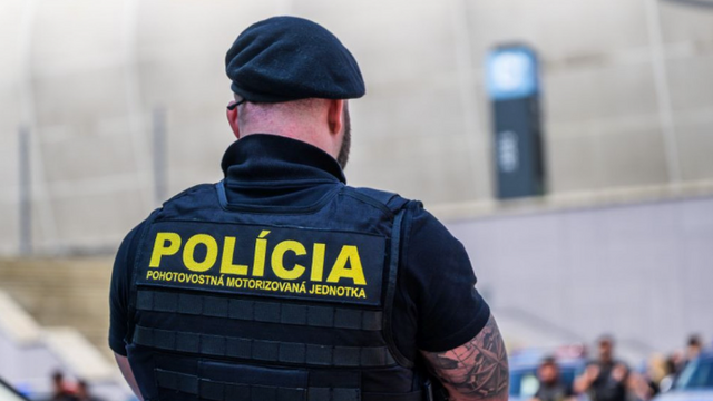 polícia policajt baretka