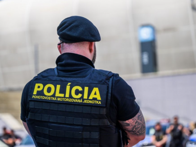 Rezort vnútra chystá nový päťmiliónový nákup čiapok. Predošlé obstarávanie padlo kvôli cene