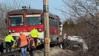 Zranení po zrážke vlaku pri Nových Zámkoch opúšťajú nemocnice. Hospitalizovaných je už len pár