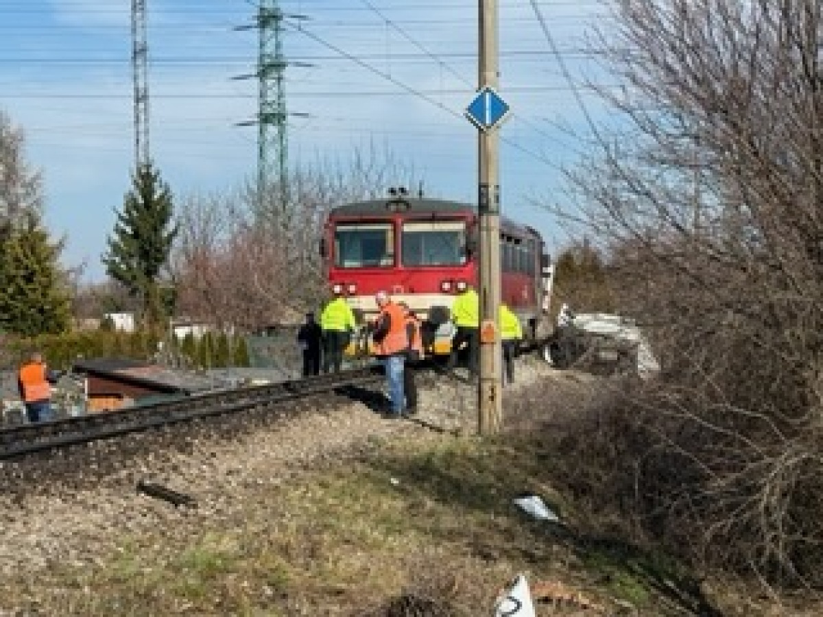 polícia Nové Zámky nehoda vlak