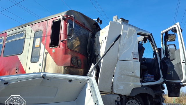 nehoda vlak kamión Nové Zámky